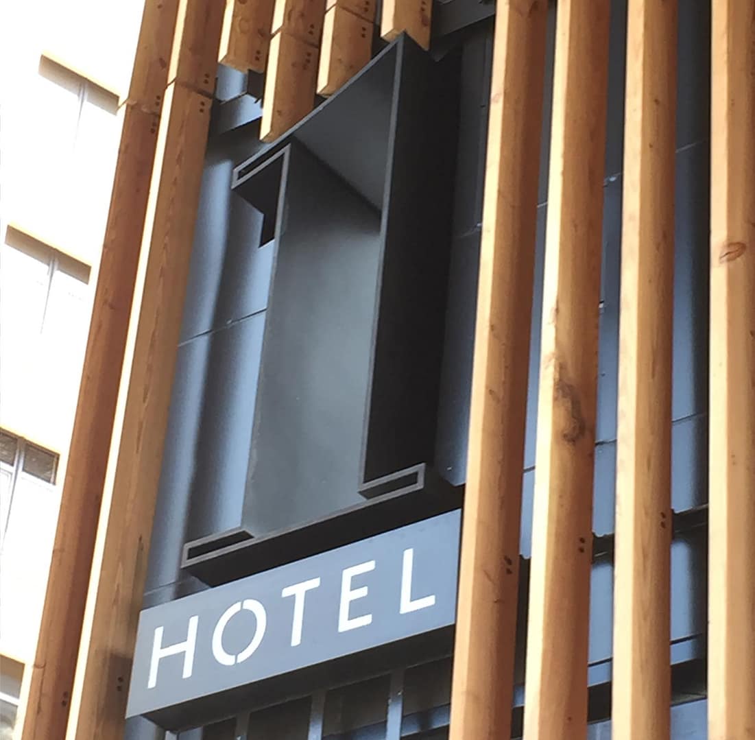 #1 Sign Hotel Brooklyn Bridge