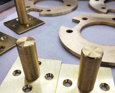 Click to view Maloya's custom mirrors at Belmont Park