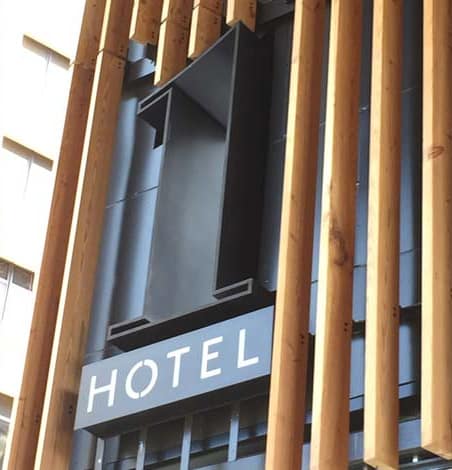 Maloya Project: 1 Sign Hotel Brooklyn Bridge